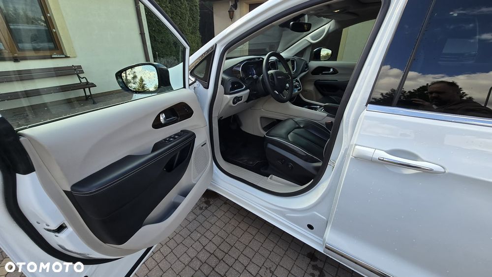 Chrysler Pacifica - 4