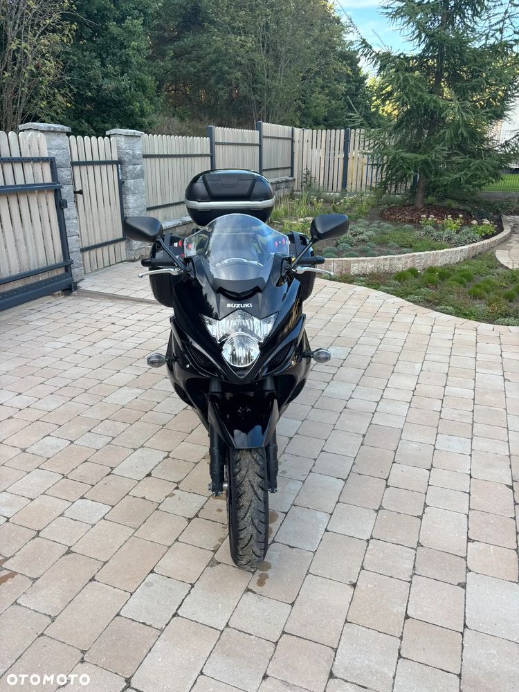 Suzuki GSX - 8