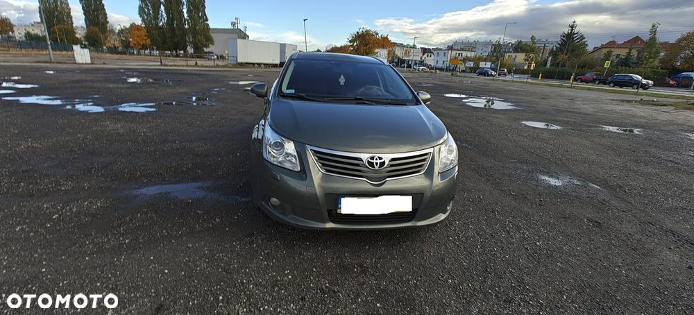 Toyota Avensis Combi 2.0 Executive - 11