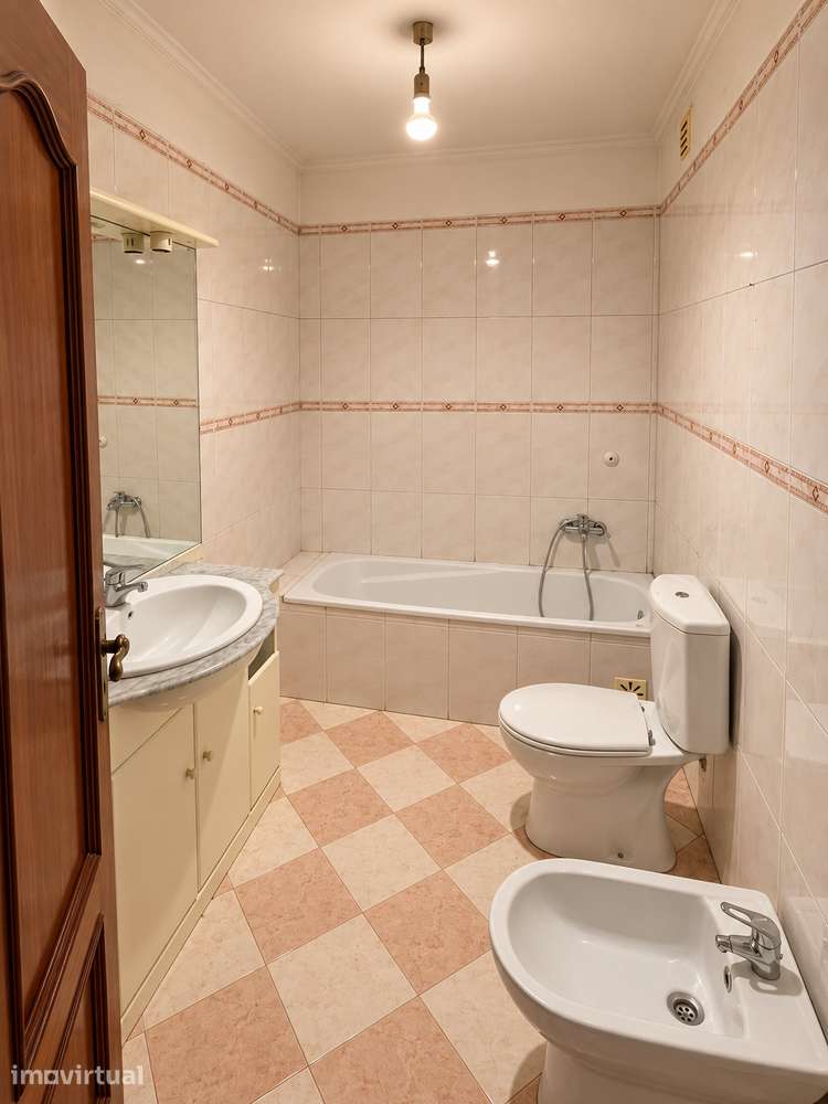 Apartamento T3 com Suite e Duas Frentes | Oportunidade em Mem Martins - Grande imagem: 5/12