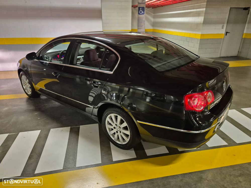 VW Passat 2.0 TDI Confortline - 18