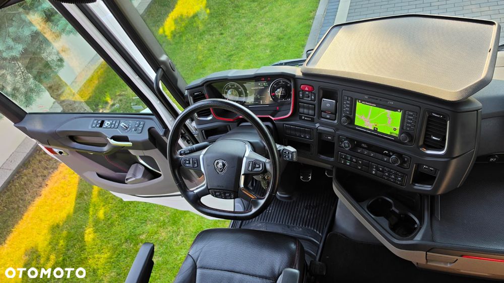 Scania ///V8///S590///2022///RETARDER/// KLIMATYZACJA POSTOJOWA///FULL LED///ALUFELGI///ZABUDOWY MIĘDZYOSIOWE///SKÓRY///WYŚWIETLACZ OBCIĄŻENIA///NAWIGACJA///TV/// STAN BARDZO DOBRY - 26
