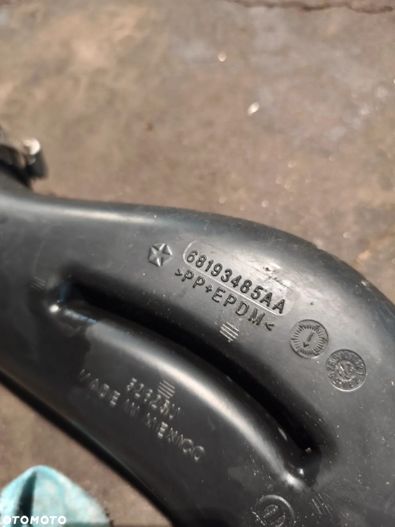 Przewód rura powietrza 68193485aa dodge RAM promaster 3.6 2014-2022 - 2