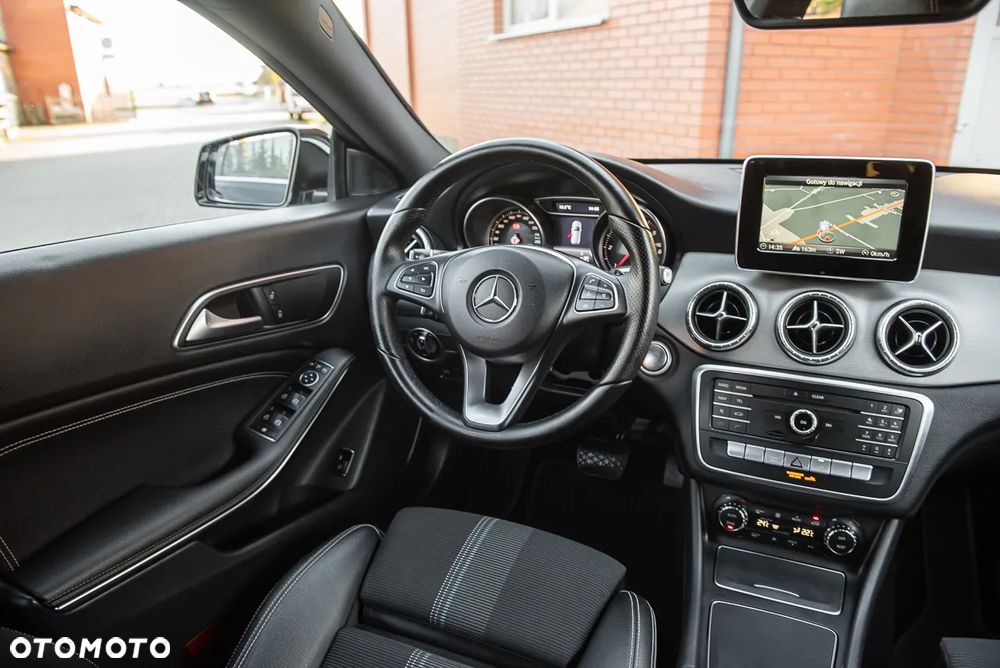 Mercedes-Benz CLA 200 d 4Matic 7G-DCT - 28