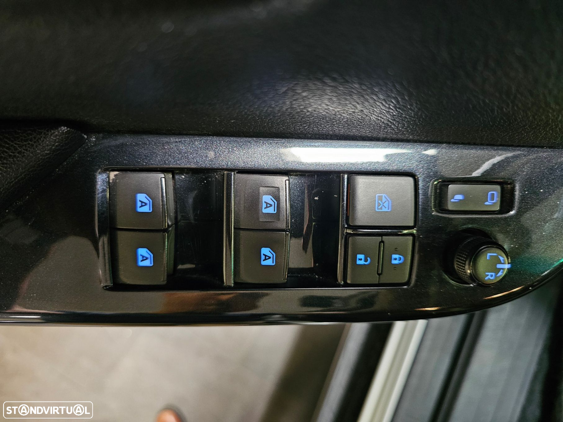 Toyota Hilux 4x4 Cabine Dupla Auto Executive - 30