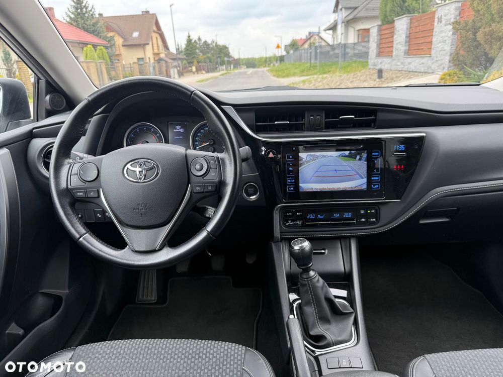 Toyota Corolla 1.6 50th Anniversary - 17