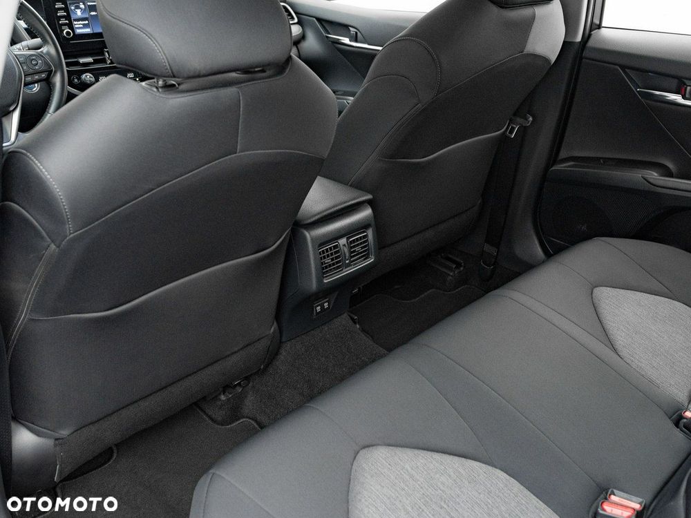 Toyota Camry - 24