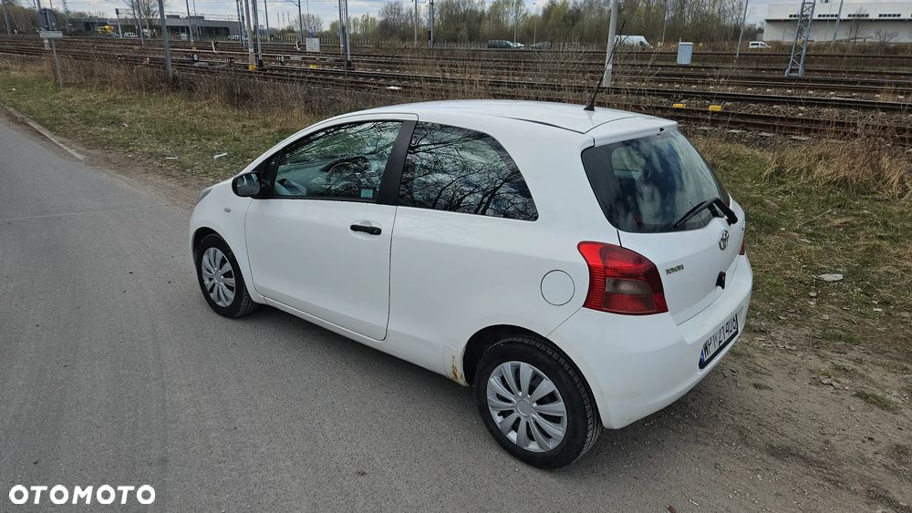 Toyota Yaris 1.3 Terra - 5