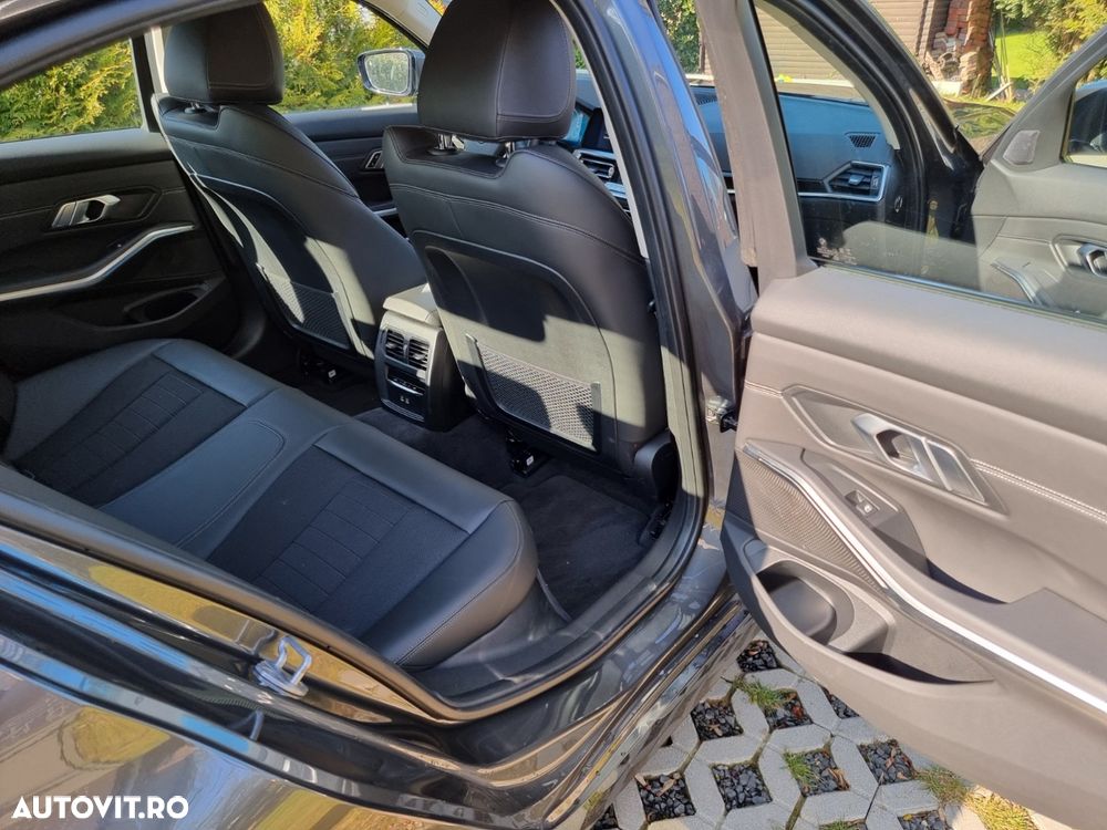 BMW Seria 3 330e Aut. Luxury Line - 18