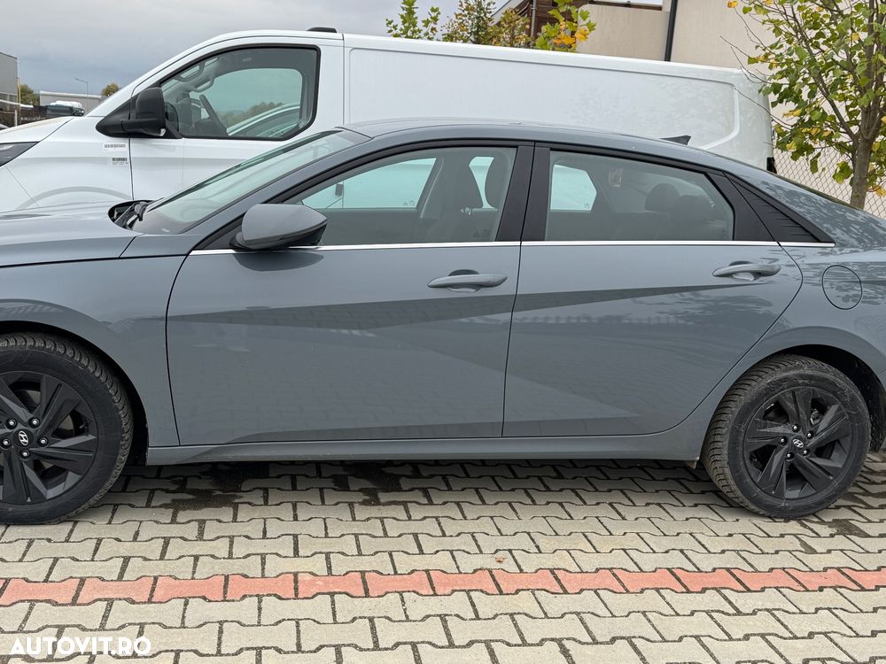 Hyundai Elantra - 4