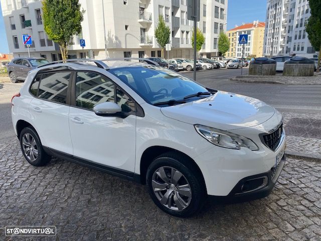 Peugeot 2008 1.2 PureTech Style - 3