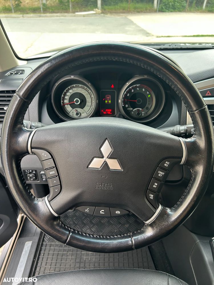 Mitsubishi Pajero 3.2 DI-D Instyle - 23