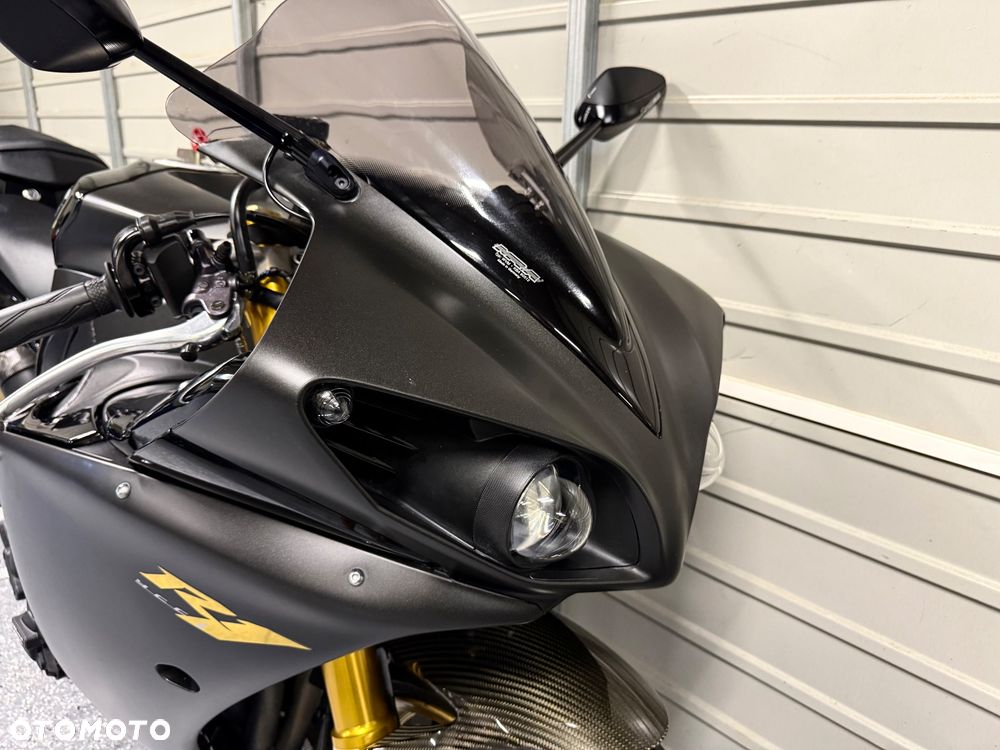 Yamaha R1 - 13