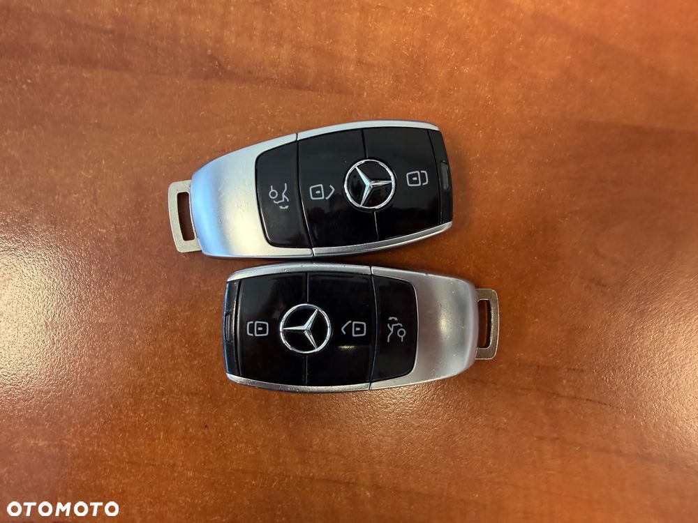 Mercedes-Benz Klasa E 220 d 4-Matic 9G-TRONIC - 25