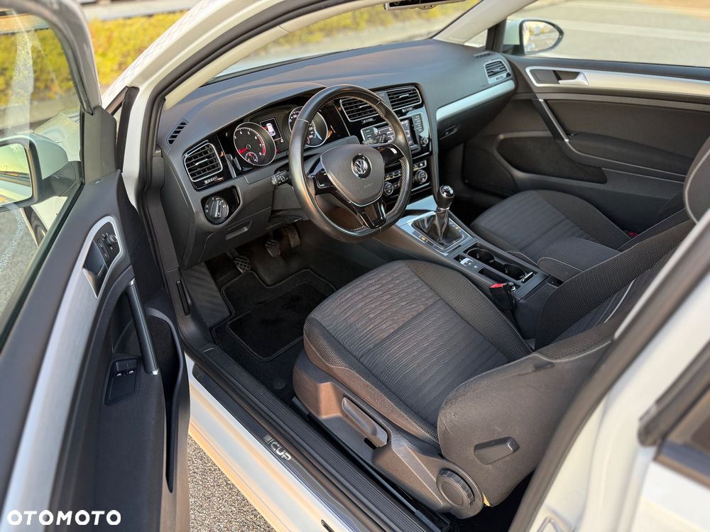 Volkswagen Golf 1.4 TSI BlueMotion Technology Cup - 28