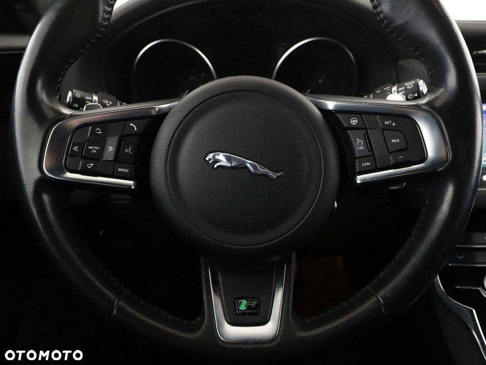 Jaguar XF 20d AWD R-Sport - 22