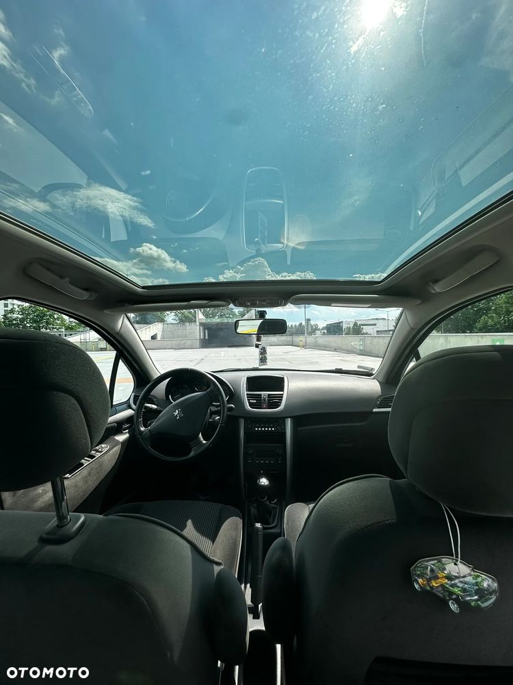 Peugeot 207 1.4 16V Trendy - 11