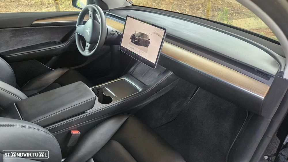 Tesla Model Y Long Range Dual Motor AWD - 31