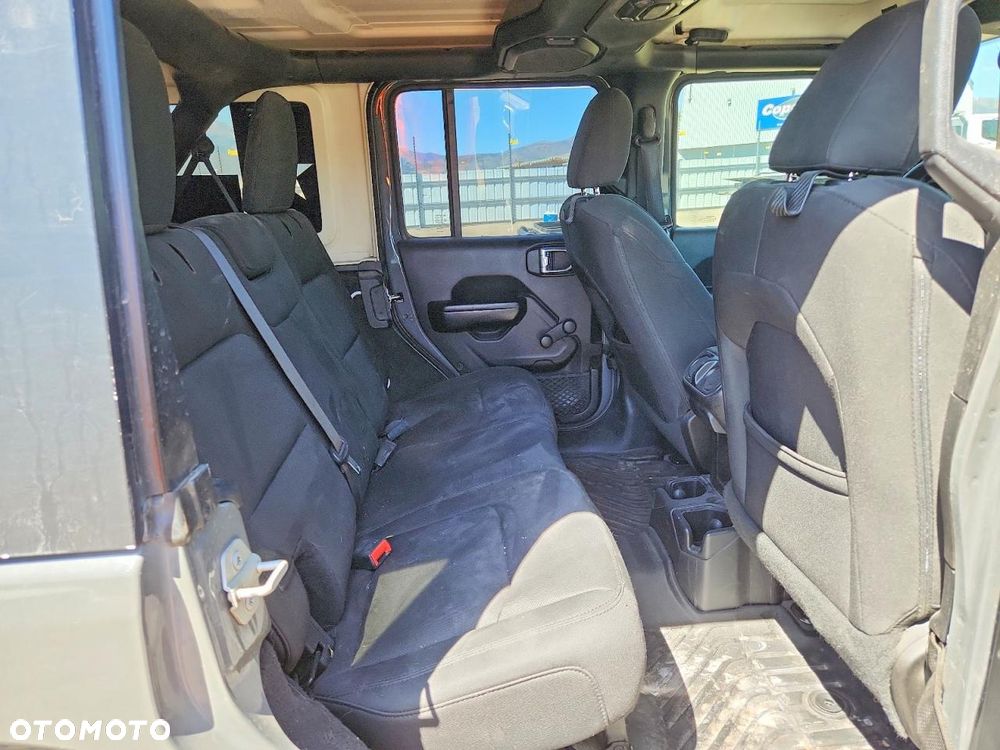 Jeep Wrangler - 11