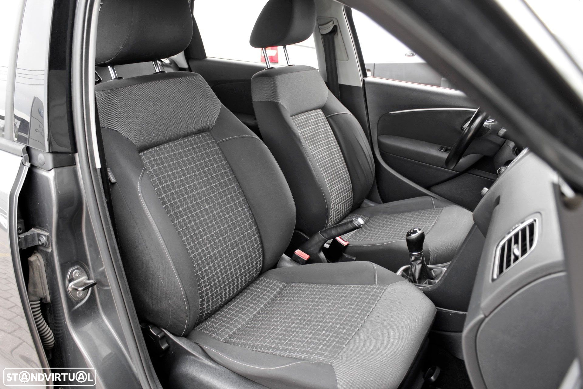VW Polo 1.0 Confortline - 16