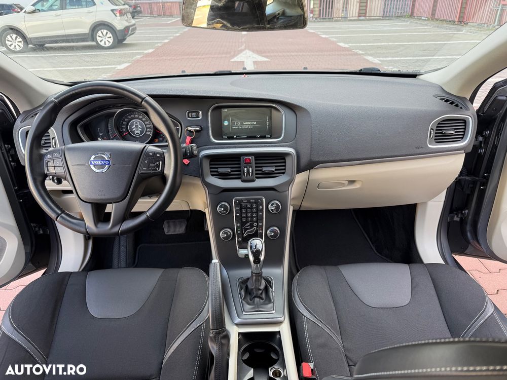 Volvo V40 D2 Powershift Momentum - 5