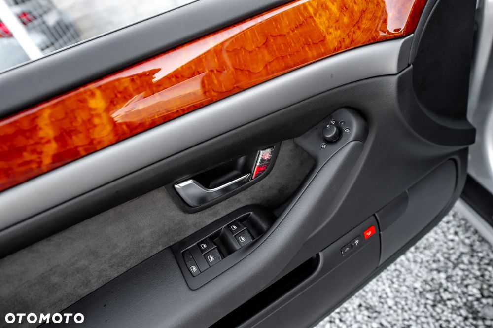 Audi A8 4.2 Quattro - 25