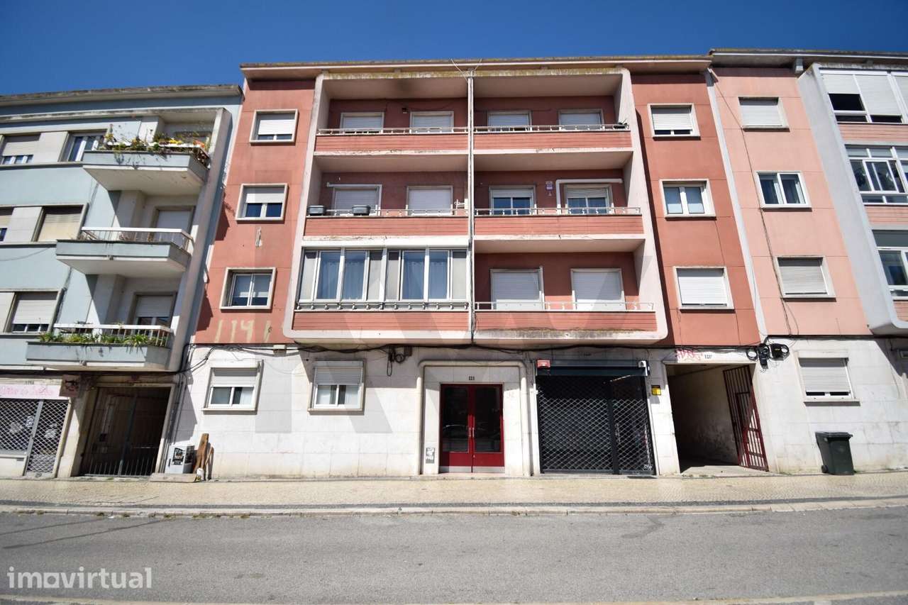 Prédio para investimento na Av. de Roma | 3 andares com garagens box | - Grande imagem: 2/13