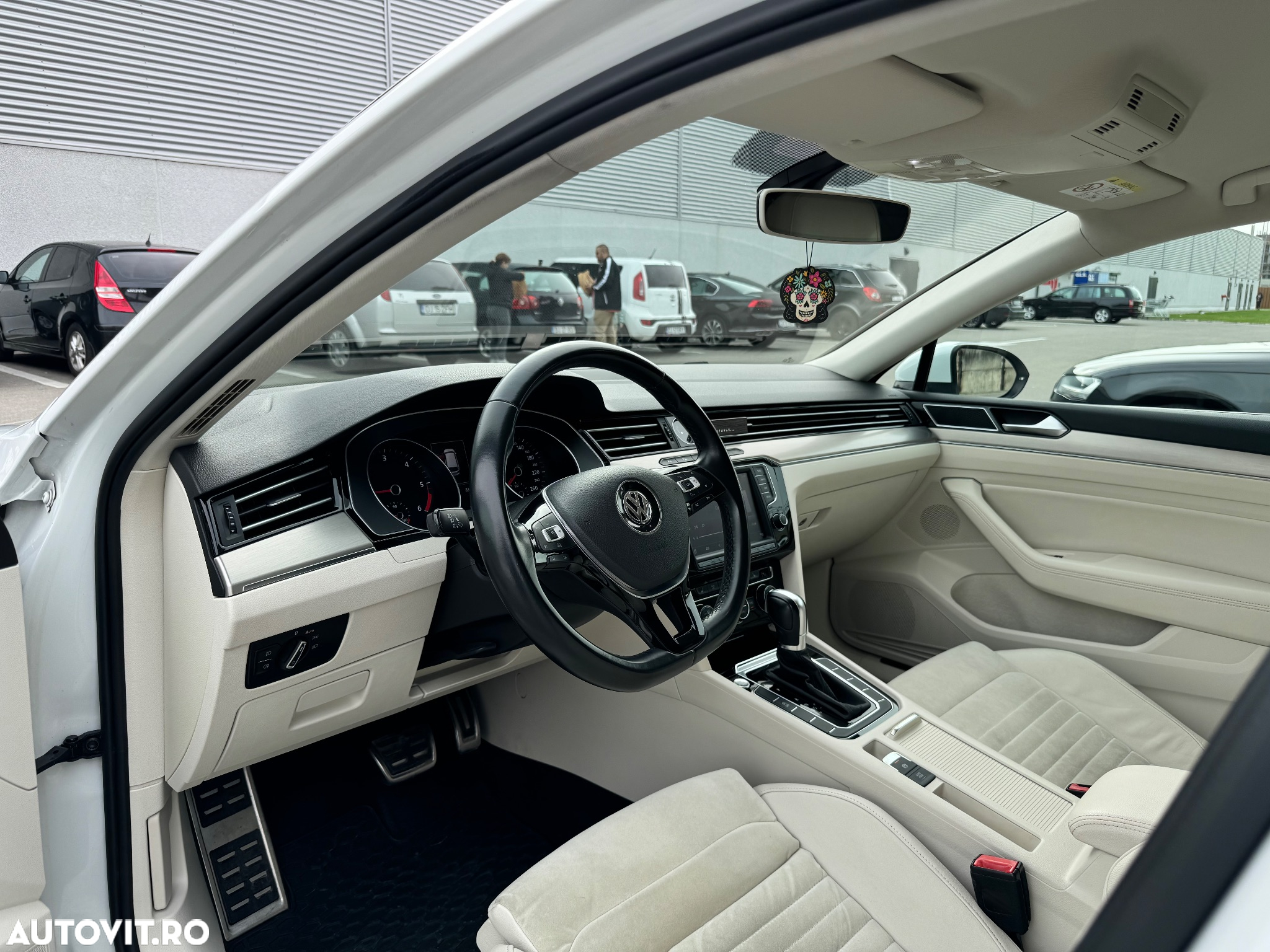 Volkswagen Passat Variant 2.0 TDI DSG Highline - 13