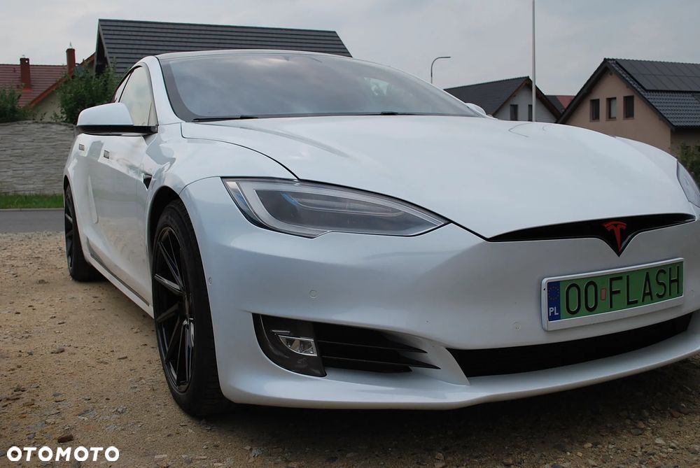 Tesla Model S - 11