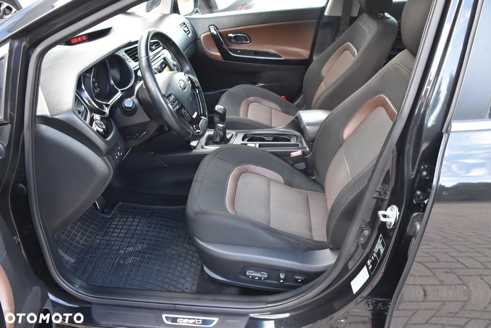 Kia Ceed - 27