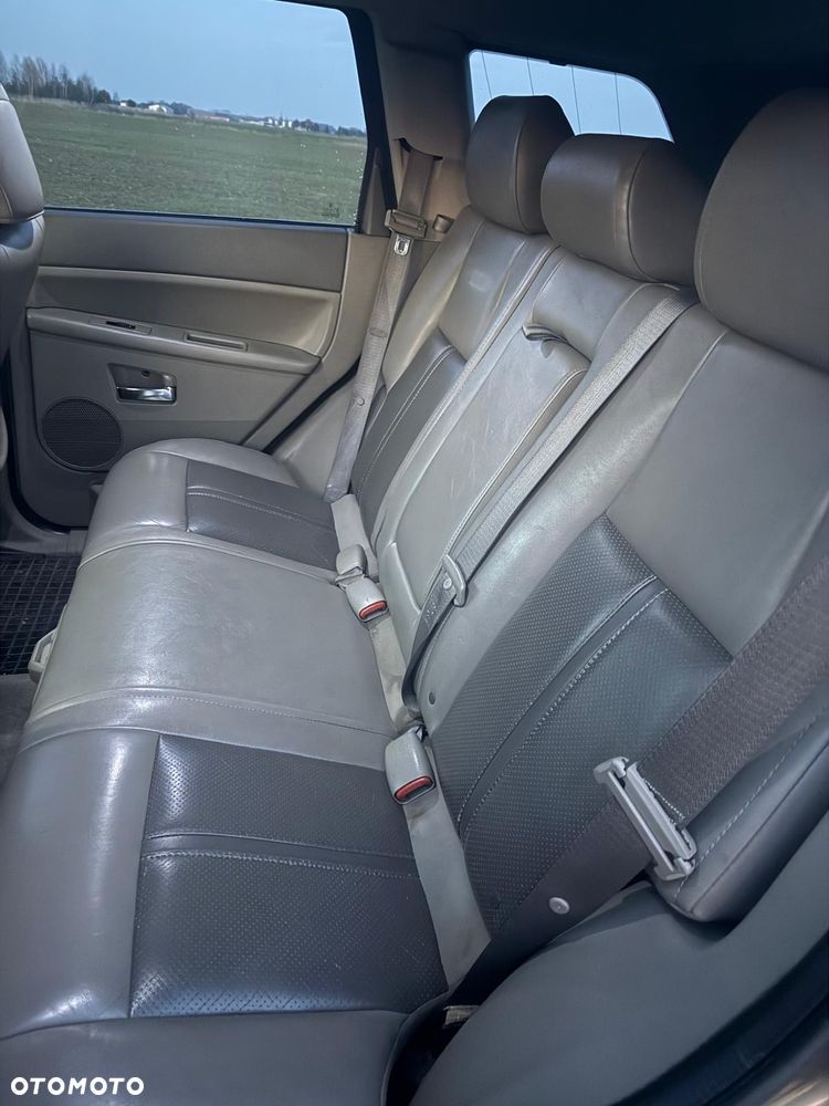 Jeep Grand Cherokee - 12