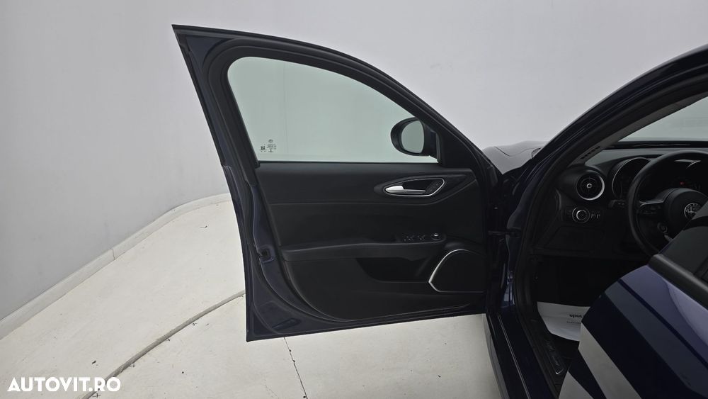 Alfa Romeo Giulia 2.0 Turbo RWD AT8 Super - 11