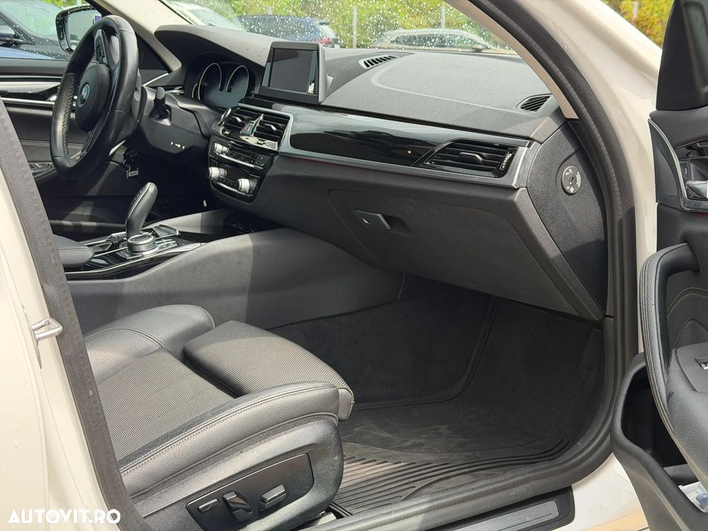 BMW Seria 5 520i AT - 6