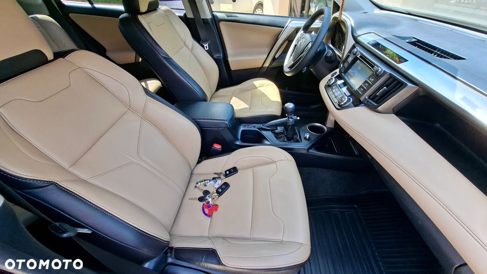 Toyota RAV4 2.0 D-4D Premium - 17