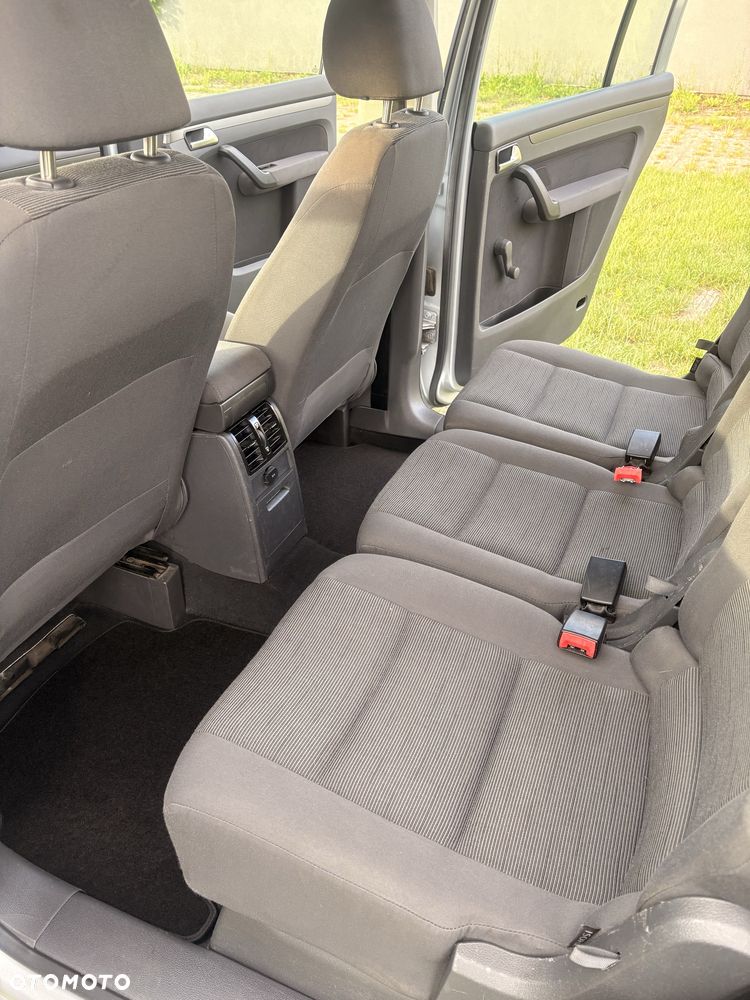 Volkswagen Touran - 8