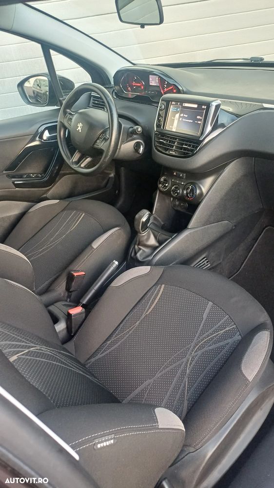 Peugeot 208 - 6