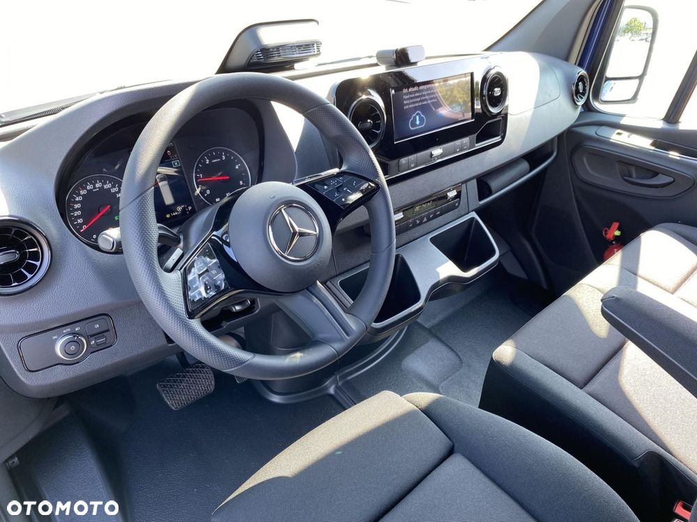 Mercedes-Benz Sprinter - 14