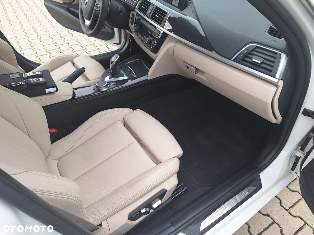 BMW Seria 3 330i xDrive Sport Line Sport - 14