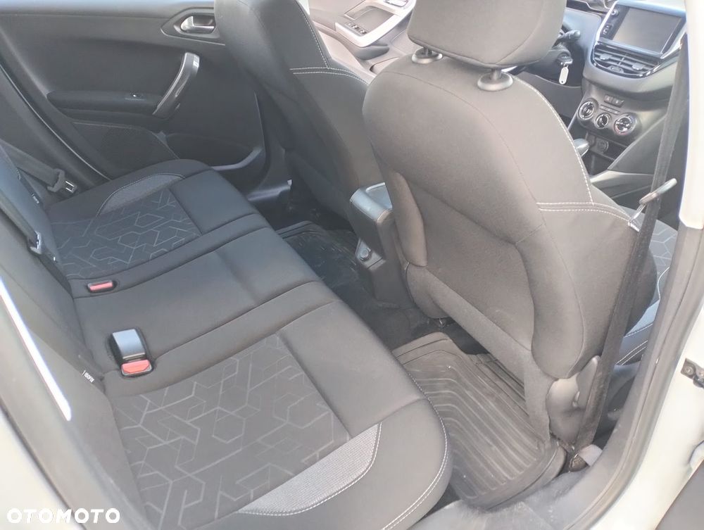 Peugeot 2008 - 11