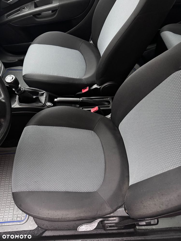 Fiat Grande Punto Actual 1.4 8V Estiva Blue&Me Euro5 - 19
