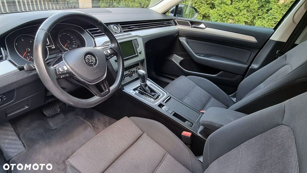 Volkswagen Passat - 12