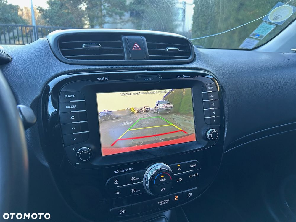 Kia Soul 1.6 CRDI Automatik UEFA EURO 2016 - 12