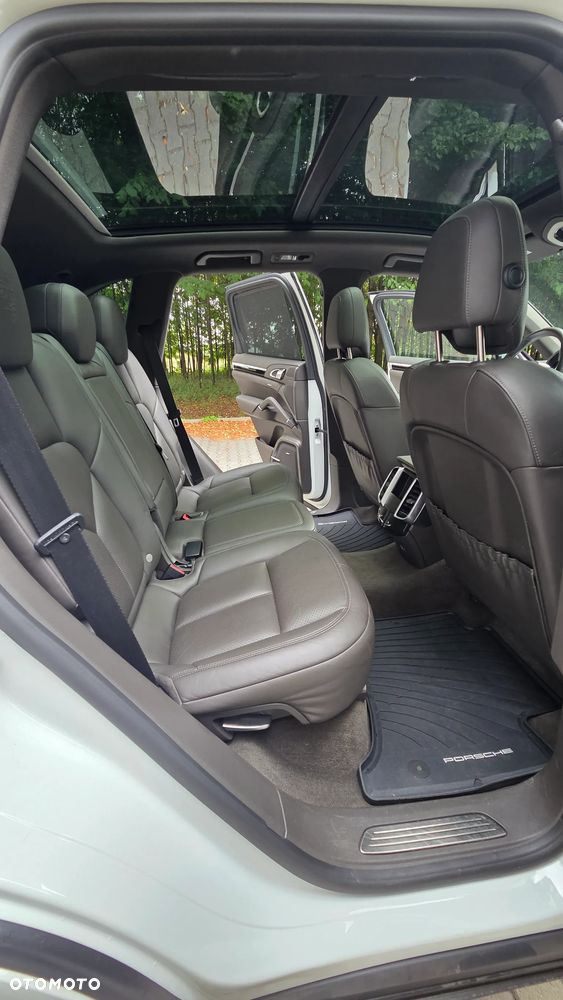 Porsche Cayenne Platinum Edition - 19