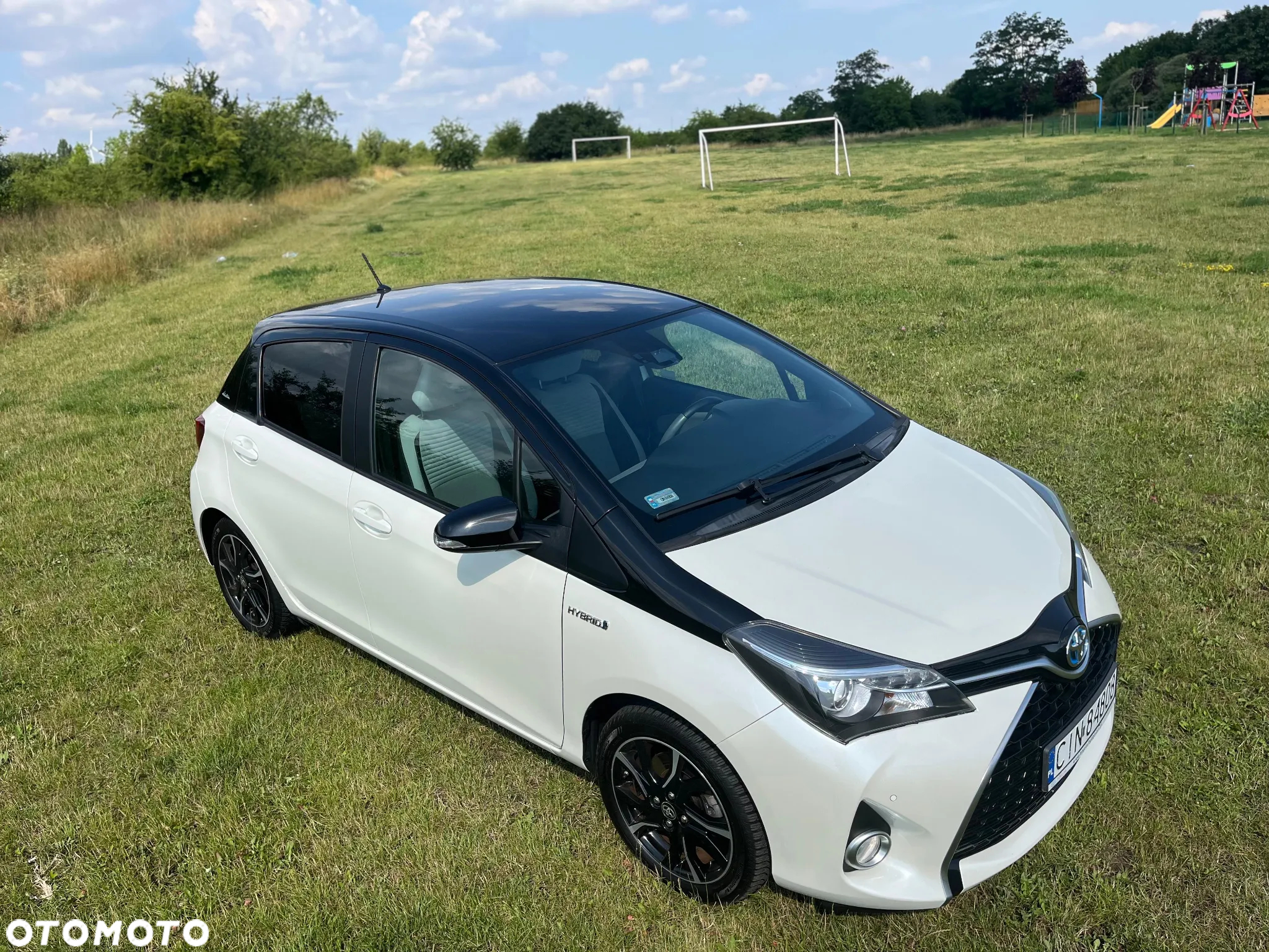 Toyota Yaris Hybrid 100 Selection Pure - 11