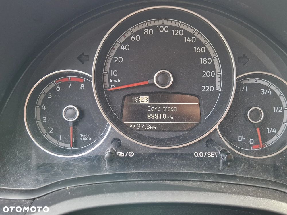 Volkswagen up! 1.0 Black Style - 23