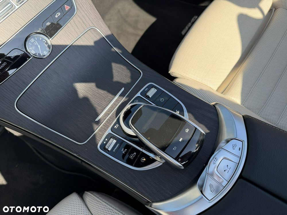 Mercedes-Benz Klasa C 300 4Matic 9G-TRONIC AMG Line - 20