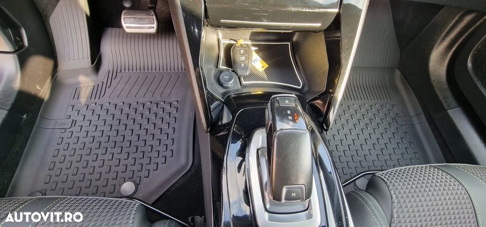 Peugeot 2008 1.2 L PureTech STT EAT8 GT Line - 24