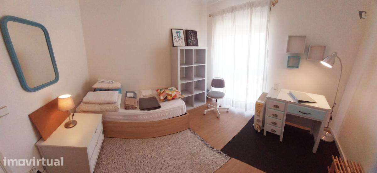 Quarto - localizado em Montes Claros Coimbra - Grande imagem: 2/13