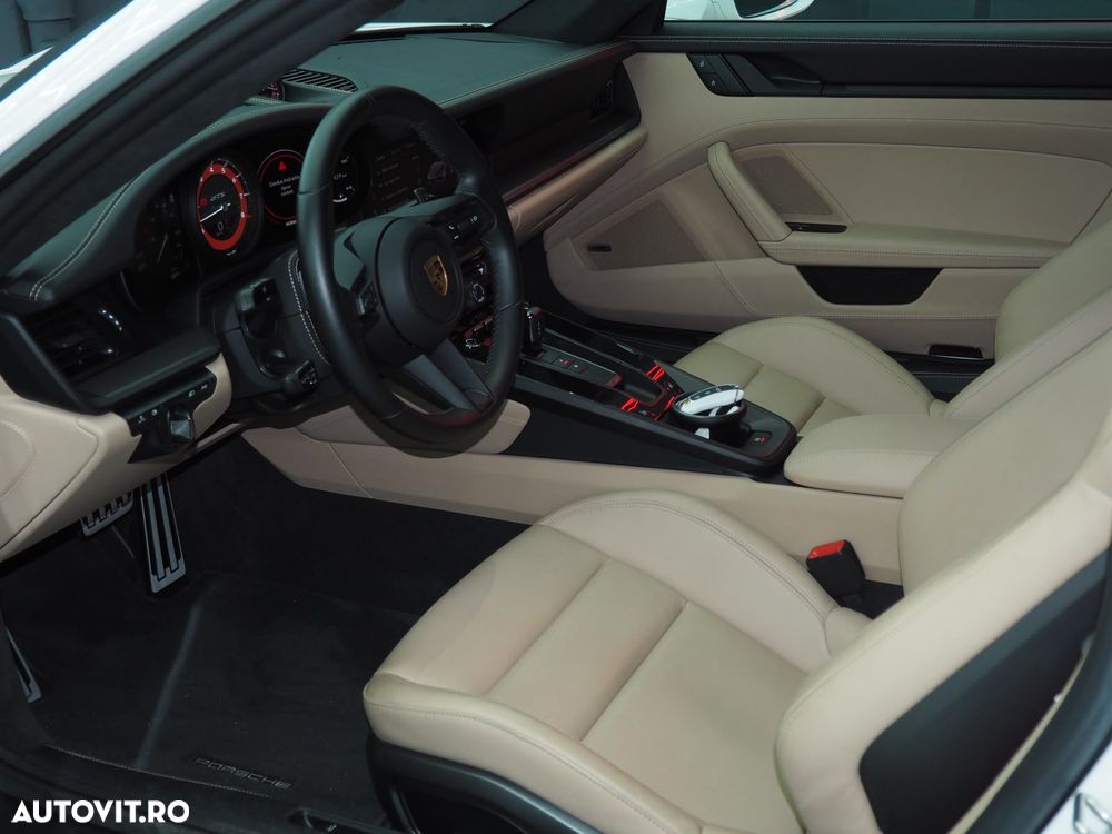 Porsche 911 Carrera GTS PDK - 12
