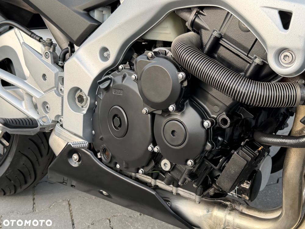 Suzuki GSR - 19